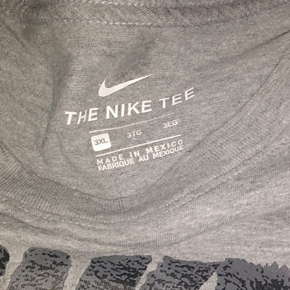 Nike t shirt - Picture 3 of 3